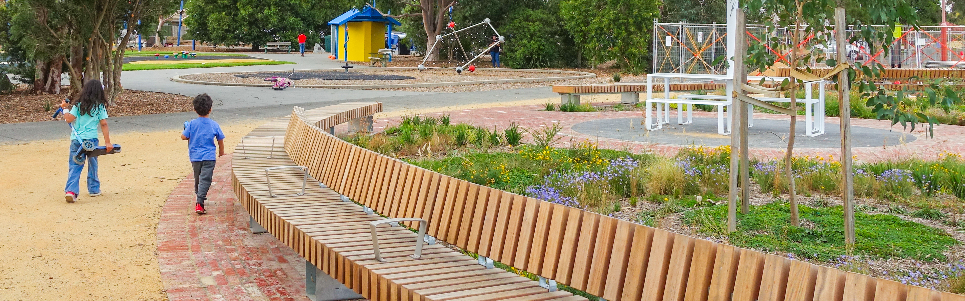 Rough&Ready Curved Benches - Ray Bastin Reserve, City of Casey (AU)