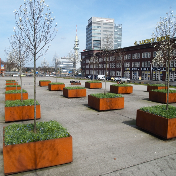 Street furniture - CorTen Tree Planters - Square Shrubtubs, Bahnhof Duisburg (DE)