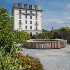 Solid Skirt Circular Bench - Bürgenstock Hotel, Bürgenstock